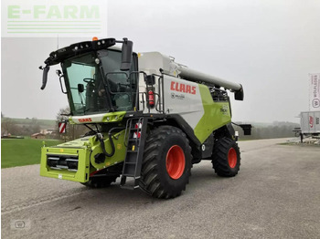 Combine harvester CLAAS