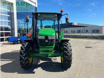 Farm tractor John Deere 5067E: picture 2