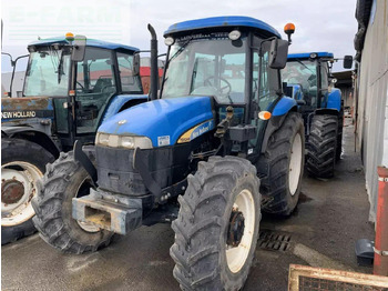 Farm tractor NEW HOLLAND TD5