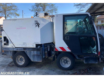 Road sweeper