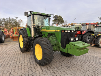 Farm tractor JOHN DEERE 8200