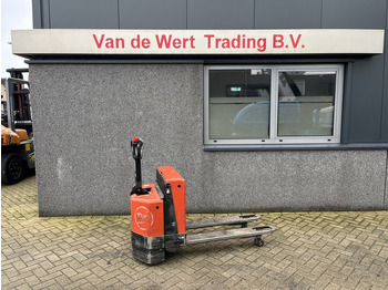 Pallet truck Toyota LWE 180: picture 2