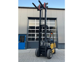 Forklift 1993 YALE GLP 30 TE FORKLIFT: picture 2 Forklift 1993 YALE GLP 30 TE FORKLIFT: picture 2