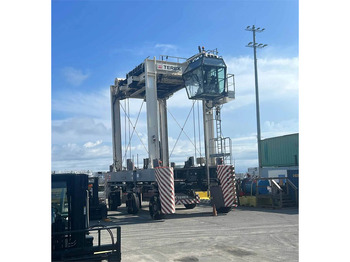 Material handling equipment TEREX