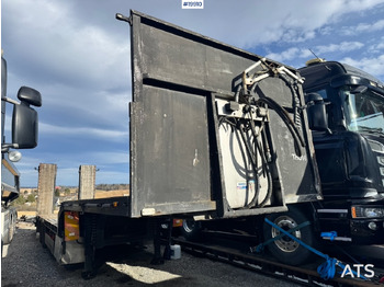 Low loader semi-trailer