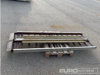 Construction equipment 2.40m Metal Loading Ramps: picture 5
