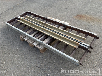 Construction equipment 2.40m Metal Loading Ramps: picture 3