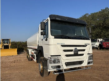 Tanker truck SINOTRUK HOWO