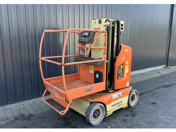 Vertical mast lift JLG