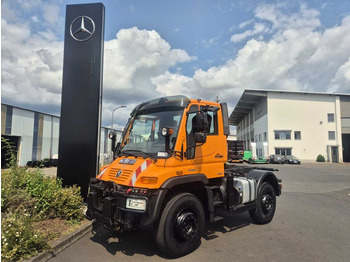 Cab chassis truck UNIMOG U400