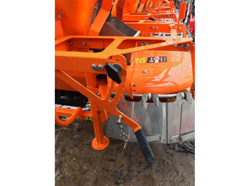 Fertilizer spreader Pom Augustów rozsiewacz do nawozów z przystawką komuna: picture 3