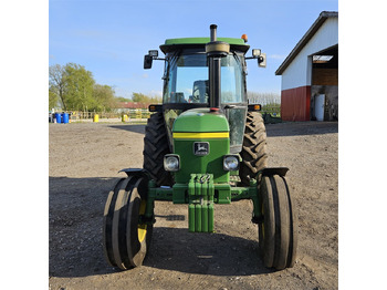 Farm tractor John Deere 2040: picture 2