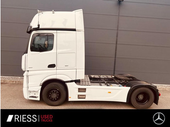 Tractor truck MERCEDES-BENZ