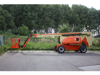 Articulated boom JLG