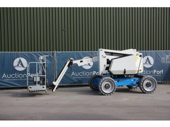 Articulated boom JLG