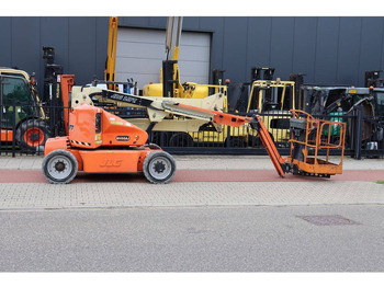 Articulated boom JLG