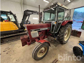 Farm tractor INTERNATIONAL