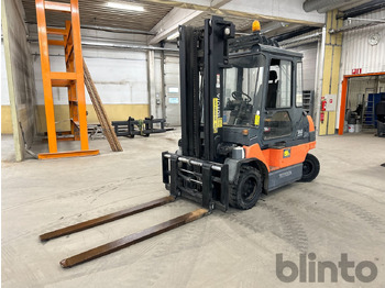 Electric forklift TOYOTA