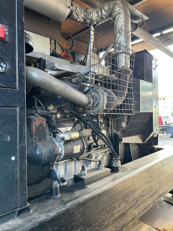 Mercedes-Benz MB 817 4x2 Dieselaggregat 6 Zylinder - Box truck: picture 1 Mercedes-Benz MB 817 4x2 Dieselaggregat 6 Zylinder - Box truck: picture 1