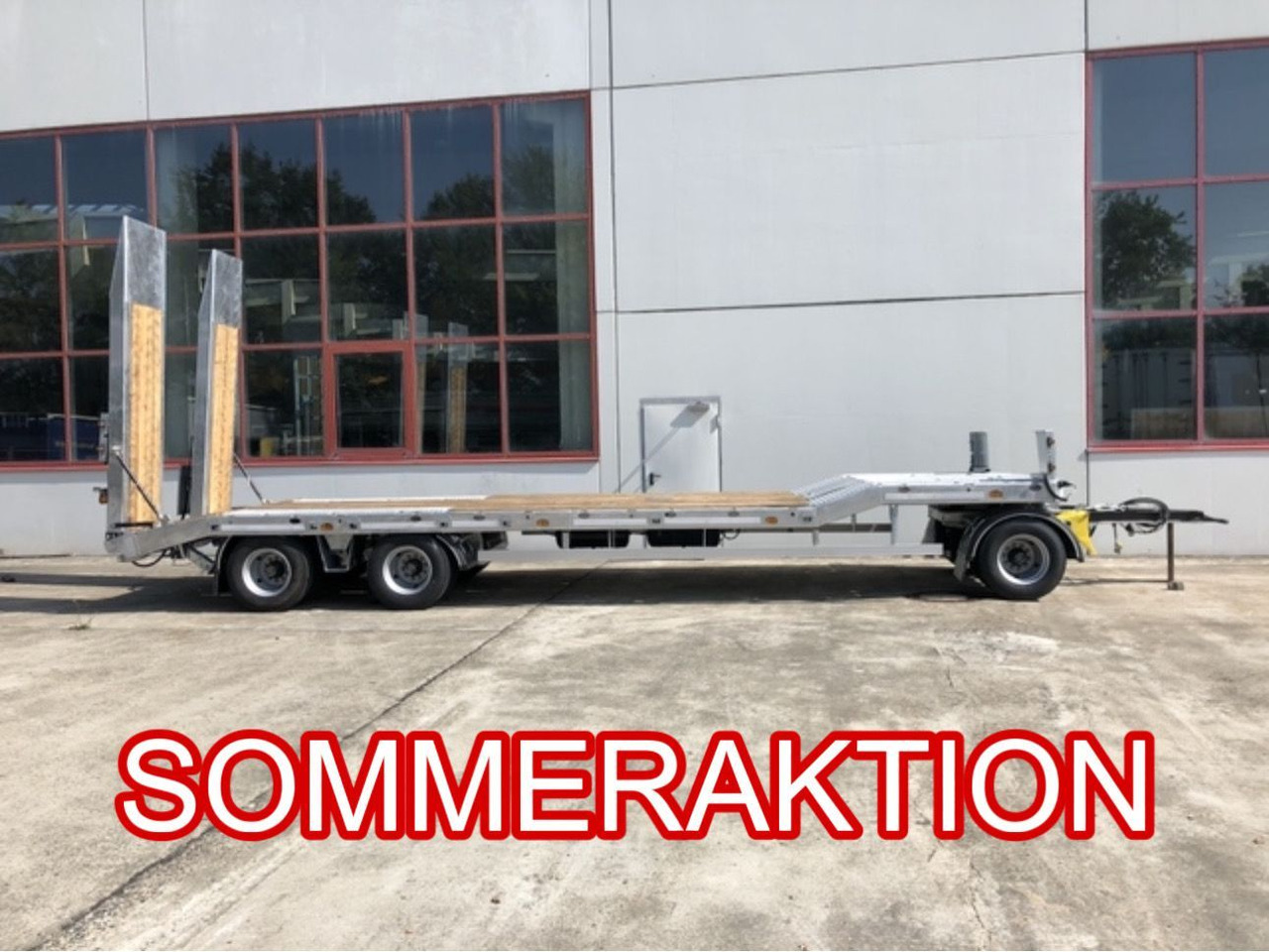 Möslein 3 Achs Tieflader- Anhänger, Luftgefedert, Verbr - Low loader trailer: picture 1 Möslein 3 Achs Tieflader- Anhänger, Luftgefedert, Verbr - Low loader trailer: picture 1