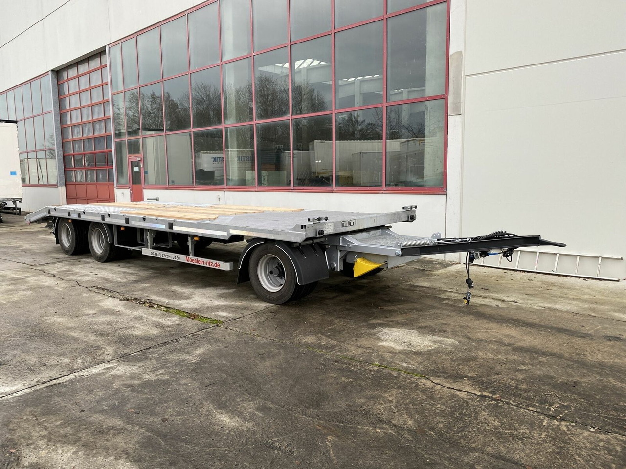 Möslein 3 Achs Tieflader gerader Ladefläche 9 m, Neufah - Low loader trailer: picture 2 Möslein 3 Achs Tieflader gerader Ladefläche 9 m, Neufah - Low loader trailer: picture 2