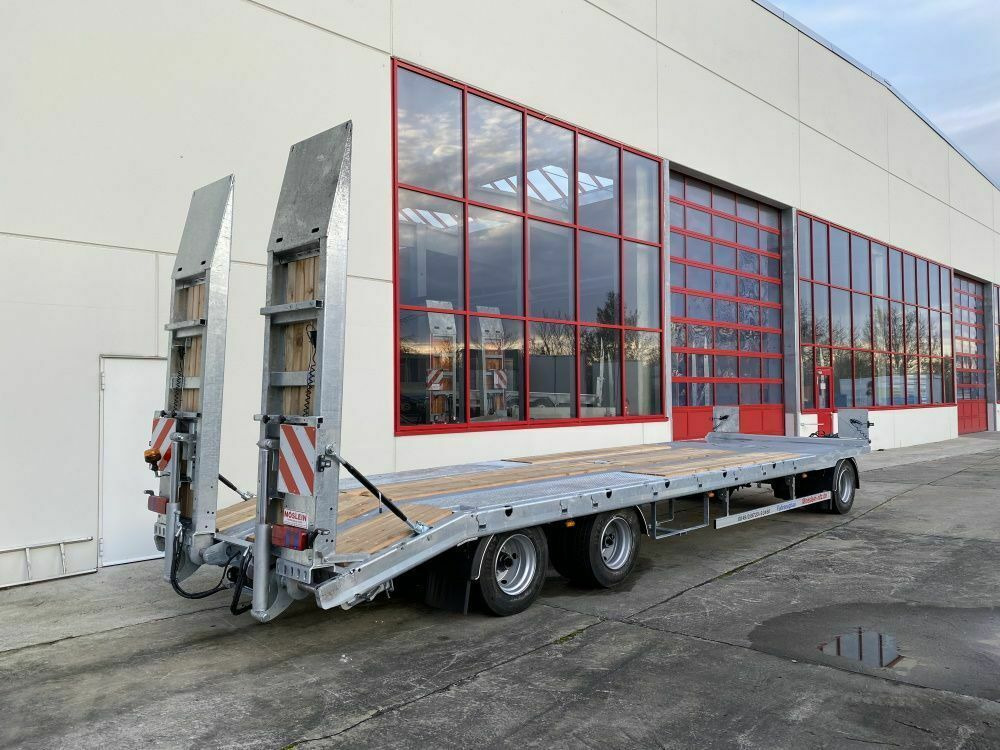 Möslein 3 Achs Tieflader mit gerader Ladefläche 8,10 m, - Low loader trailer: picture 3 Möslein 3 Achs Tieflader mit gerader Ladefläche 8,10 m, - Low loader trailer: picture 3