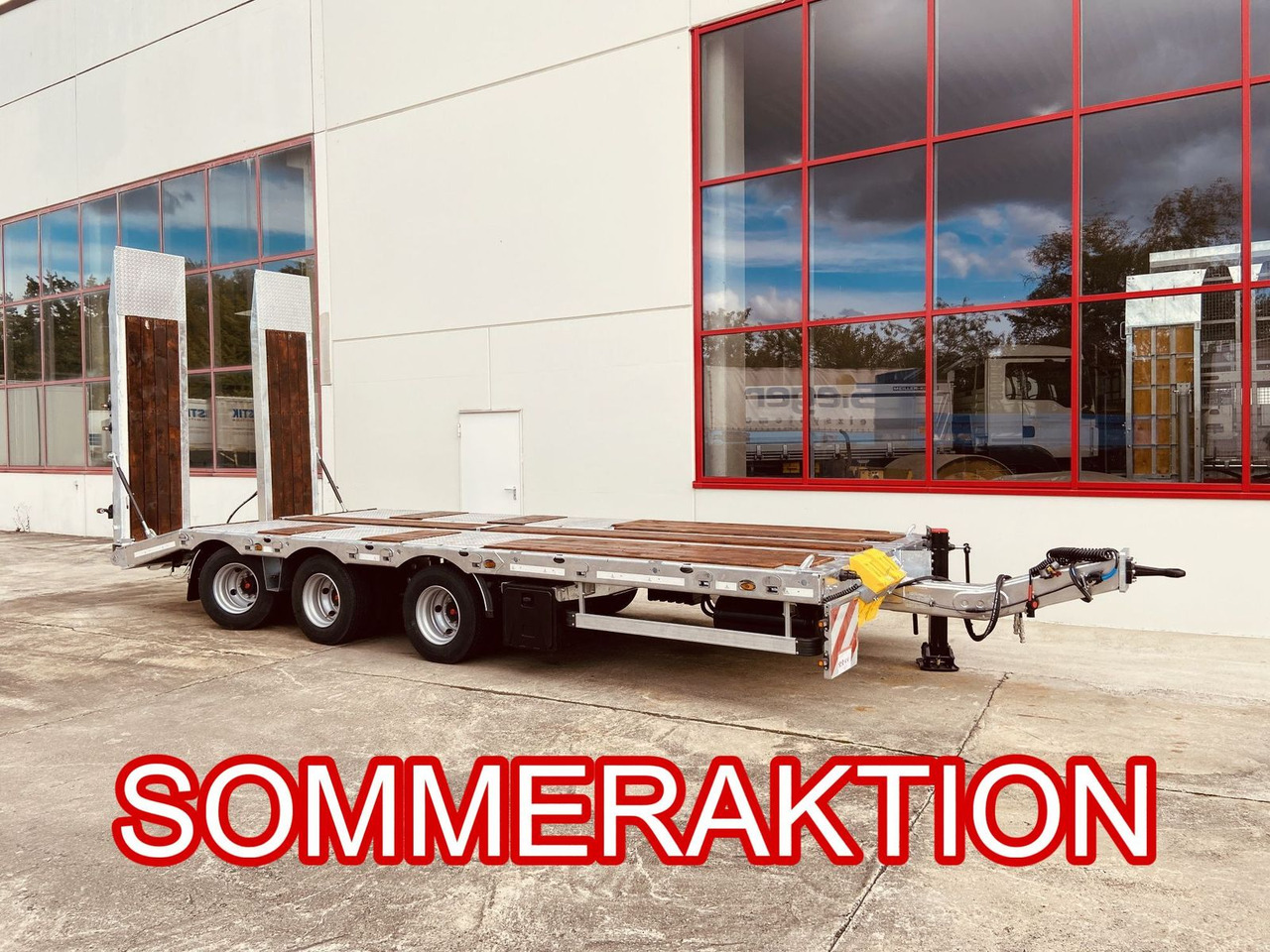Möslein 31 t Tridem- Tieflader 3 Achs, 8 m LadeflächeNe - Low loader trailer: picture 1 Möslein 31 t Tridem- Tieflader 3 Achs, 8 m LadeflächeNe - Low loader trailer: picture 1