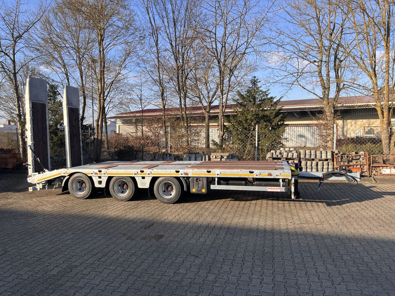 Möslein 32 t GG Tridem- Tieflader 3 Achs, gelenktNeufah - Low loader trailer: picture 1 Möslein 32 t GG Tridem- Tieflader 3 Achs, gelenktNeufah - Low loader trailer: picture 1