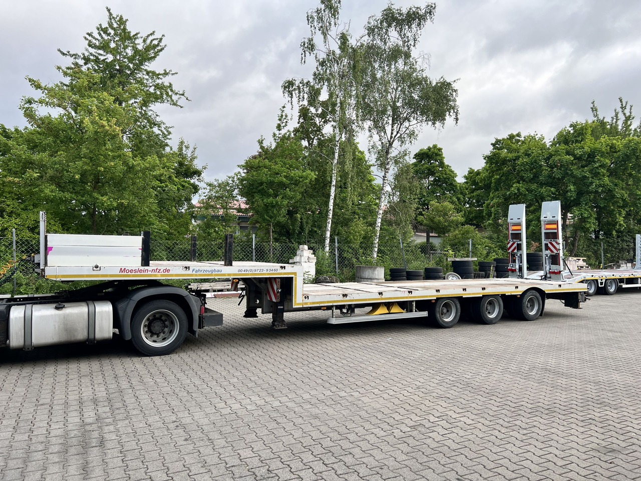 Möslein STO 3 Schwebheim 3 Achs Satteltieflader - Low loader semi-trailer: picture 1 Möslein STO 3 Schwebheim 3 Achs Satteltieflader - Low loader semi-trailer: picture 1