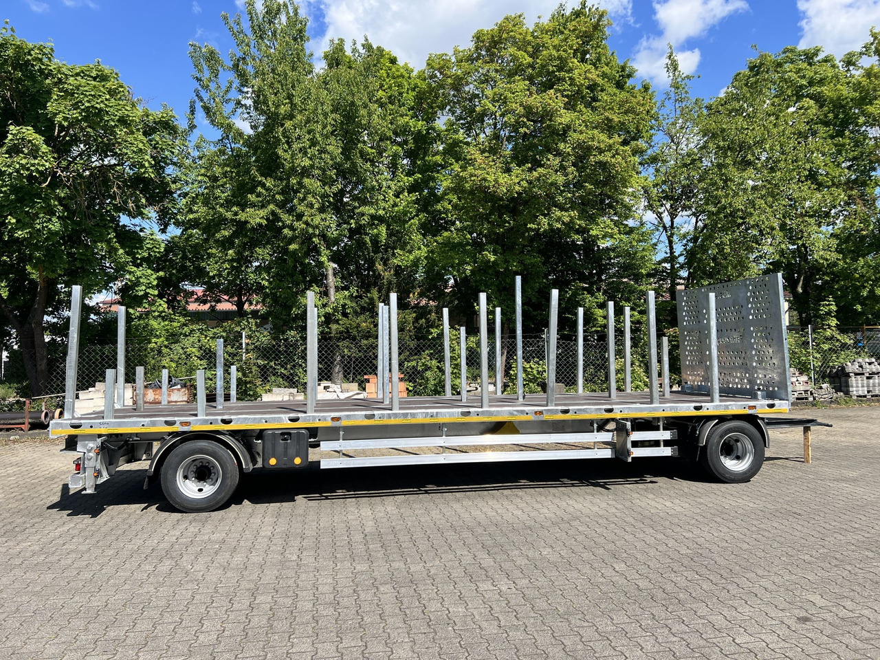 Möslein T 2 Plato 8,6m 2 Achs Jumbo- Plato- Anhänger - Dropside/ Flatbed trailer: picture 1 Möslein T 2 Plato 8,6m 2 Achs Jumbo- Plato- Anhänger - Dropside/ Flatbed trailer: picture 1