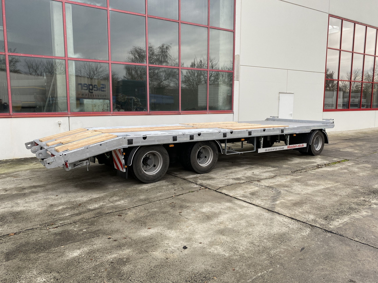 Möslein T 3-8,20 P OR 3 Achs Tieflader gerader Ladefläche 8,10 m,Neufahrzeug - Low loader trailer: picture 5 Möslein T 3-8,20 P OR 3 Achs Tieflader gerader Ladefläche 8,10 m,Neufahrzeug - Low loader trailer: picture 5