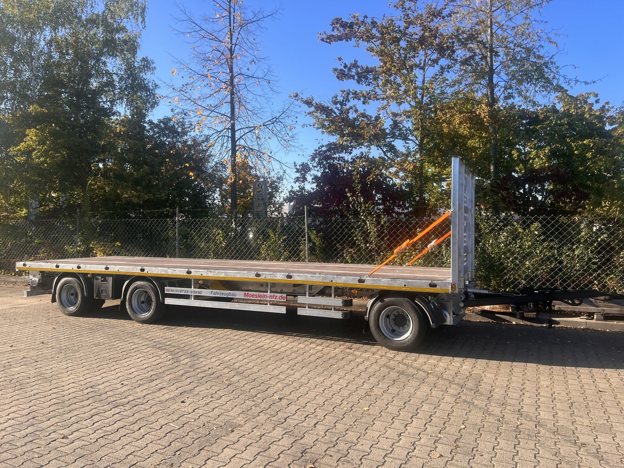 Möslein T 3 Plato 10,5 m 3 Achs Jumbo- Plato- Anhänger 10,50 m, Mega - Dropside/ Flatbed trailer: picture 1 Möslein T 3 Plato 10,5 m 3 Achs Jumbo- Plato- Anhänger 10,50 m, Mega - Dropside/ Flatbed trailer: picture 1