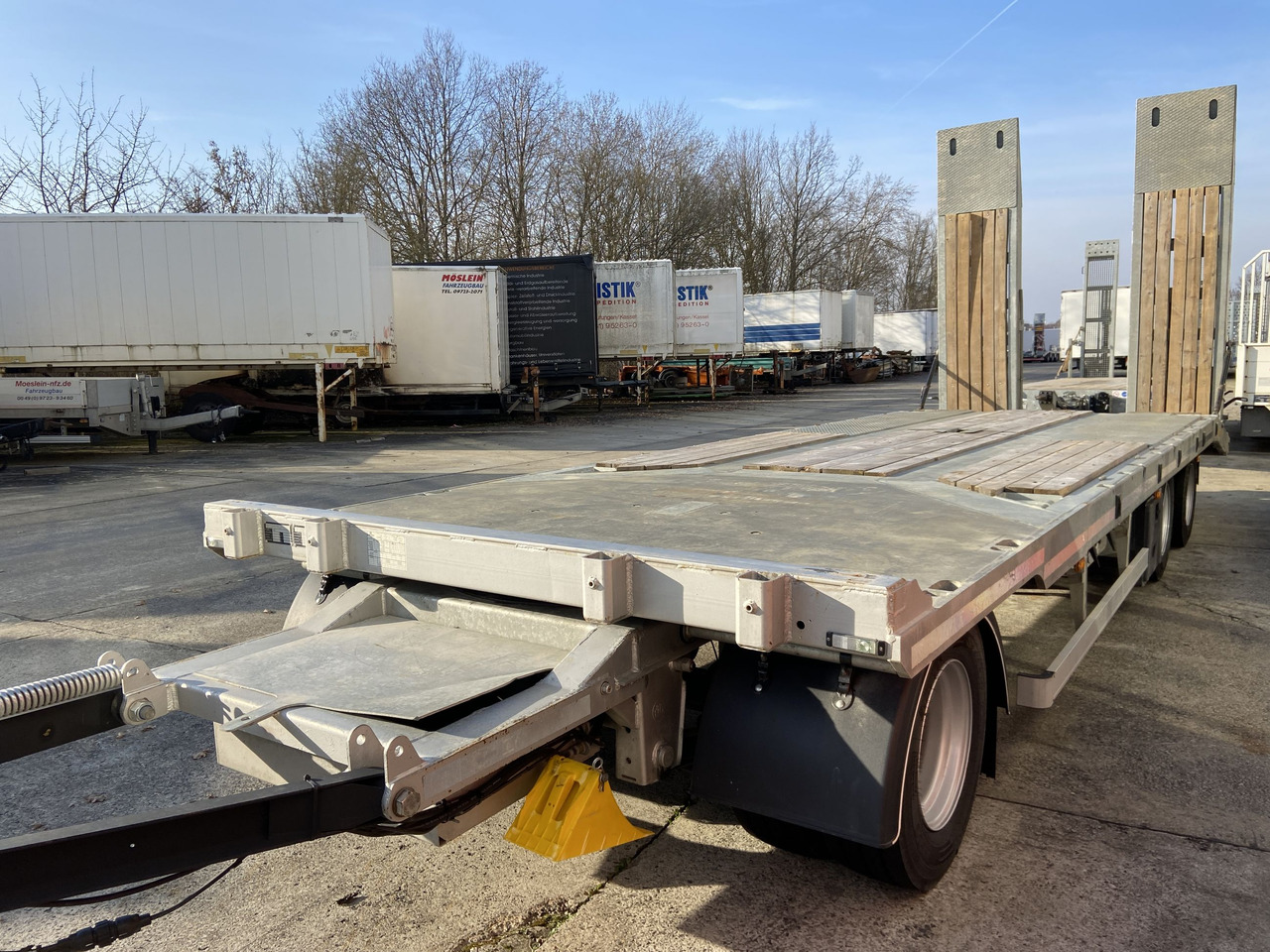 Möslein TO 3 F Schwebheim Neuwertig 3 Achs Tieflader 8,10 m Ladefläche - Low loader trailer: picture 1 Möslein TO 3 F Schwebheim Neuwertig 3 Achs Tieflader 8,10 m Ladefläche - Low loader trailer: picture 1