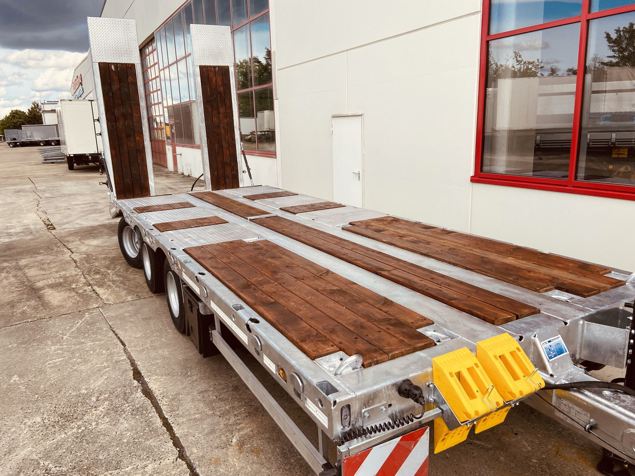 Möslein TT 28 Tridem- Tieflader 3 Achs, gelenktNeufahrzeug - Low loader trailer: picture 3 Möslein TT 28 Tridem- Tieflader 3 Achs, gelenktNeufahrzeug - Low loader trailer: picture 3