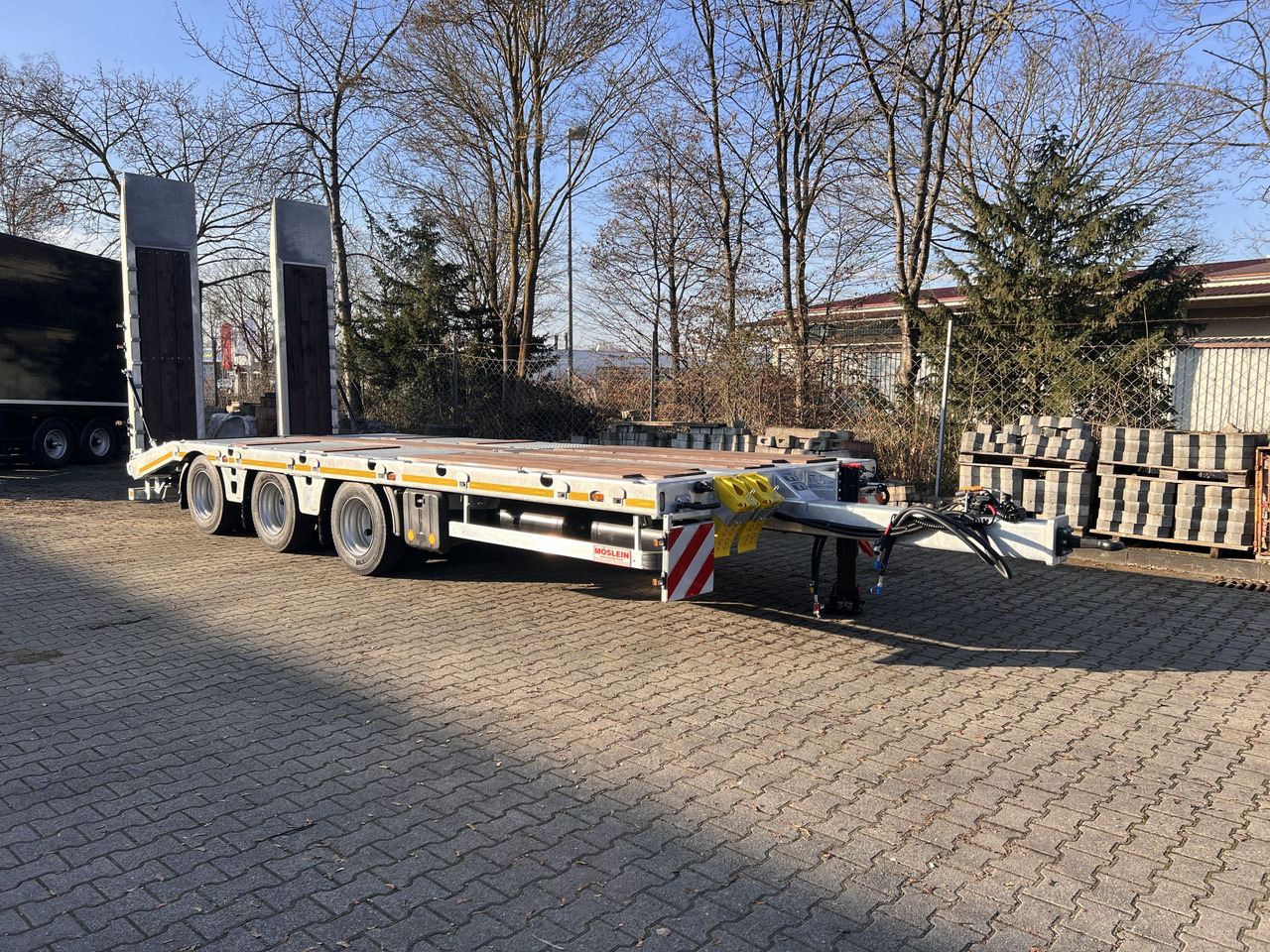 Möslein TT 34 Zugrohr Gerade 34 t GG Tridem- Tieflader 3 Achs, gelenktNeufahrzeug - Low loader trailer: picture 5 Möslein TT 34 Zugrohr Gerade 34 t GG Tridem- Tieflader 3 Achs, gelenktNeufahrzeug - Low loader trailer: picture 5