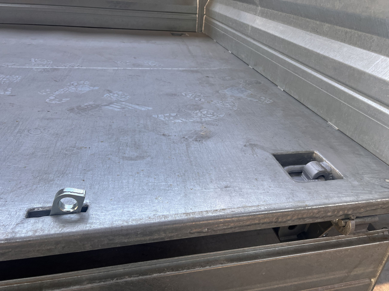 Möslein TTD 14 5,70 m 14 t Kipper Tieflader 5,70 m lang, Breite Reifen-- Neufahrzeug -- - Tipper trailer: picture 3 Möslein TTD 14 5,70 m 14 t Kipper Tieflader 5,70 m lang, Breite Reifen-- Neufahrzeug -- - Tipper trailer: picture 3