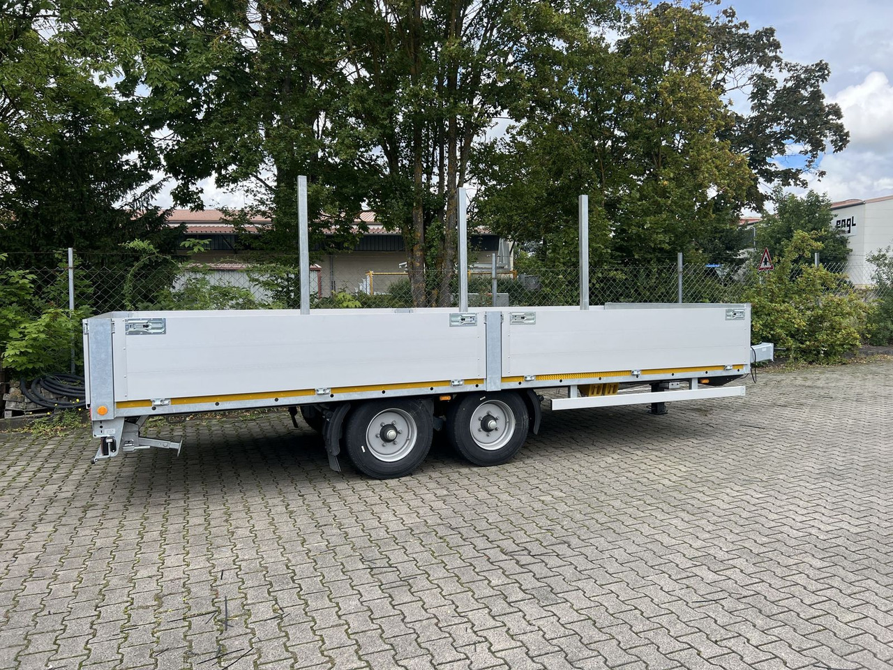 Dropside/ Flatbed trailer Möslein  Tandem Pritsche- Tieflader mit Rungentaschen: picture 12