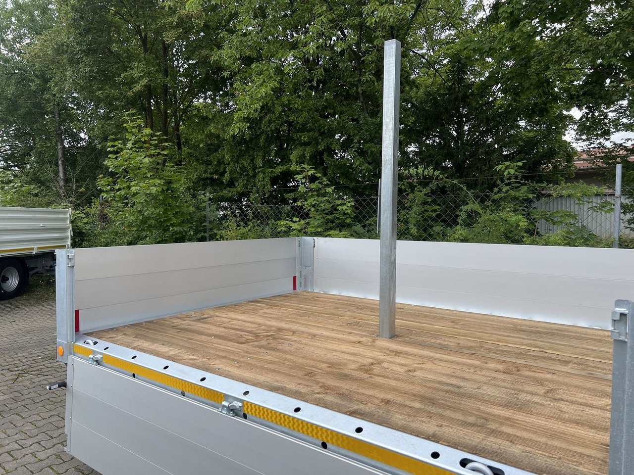 Dropside/ Flatbed trailer Möslein  Tandem Pritsche- Tieflader mit Rungentaschen: picture 9