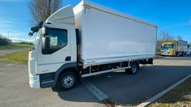 DAF LF 210 8t Pritsche-Plane LBW Tageszulassung DAF FA LF 210 08t Spier Pritsche-Plane - Curtain side truck: picture 1 DAF LF 210 8t Pritsche-Plane LBW Tageszulassung DAF FA LF 210 08t Spier Pritsche-Plane - Curtain side truck: picture 1