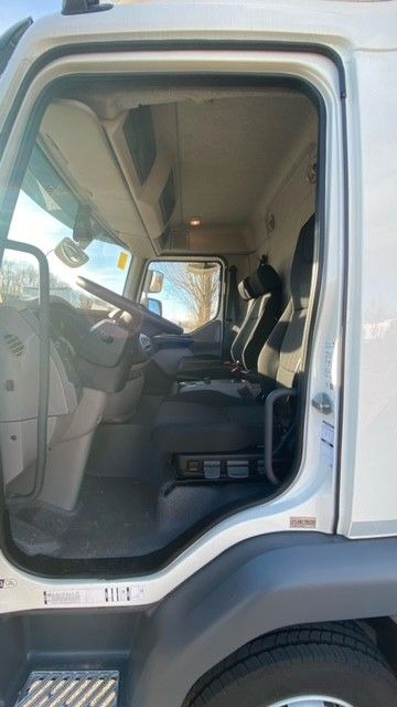 DAF LF 210 8t Pritsche-Plane LBW Tageszulassung DAF FA LF 210 08t Spier Pritsche-Plane - Curtain side truck: picture 5 DAF LF 210 8t Pritsche-Plane LBW Tageszulassung DAF FA LF 210 08t Spier Pritsche-Plane - Curtain side truck: picture 5