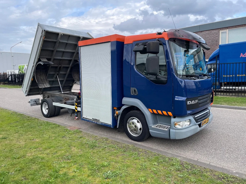 DAF LF 45 kipper + crane - Tipper, Crane truck: picture 2 DAF LF 45 kipper + crane - Tipper, Crane truck: picture 2
