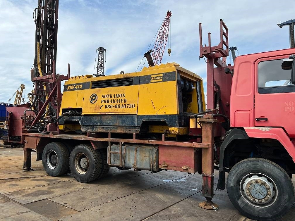 Sisu 12E480 6X6 WATER WELL DRILL ATLAS COPCO XRV410 (50 - Drilling machine: picture 2 Sisu 12E480 6X6 WATER WELL DRILL ATLAS COPCO XRV410 (50 - Drilling machine: picture 2
