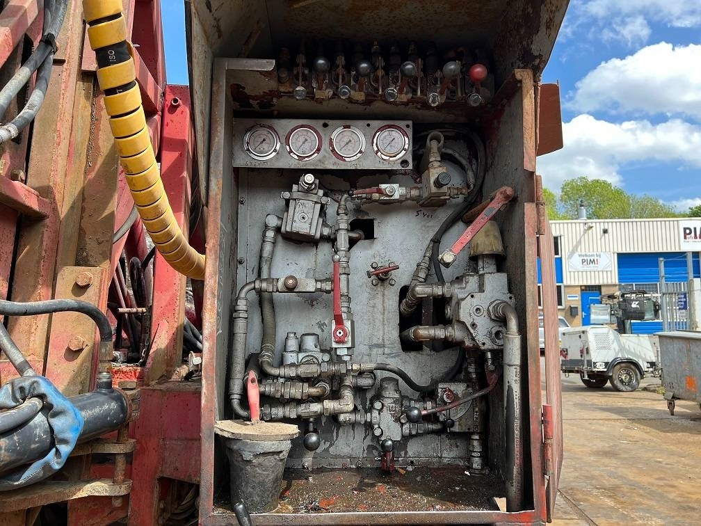 Drilling machine Sisu 12E480 6X6 WATER WELL DRILL ATLAS COPCO XRV410 (50: picture 11