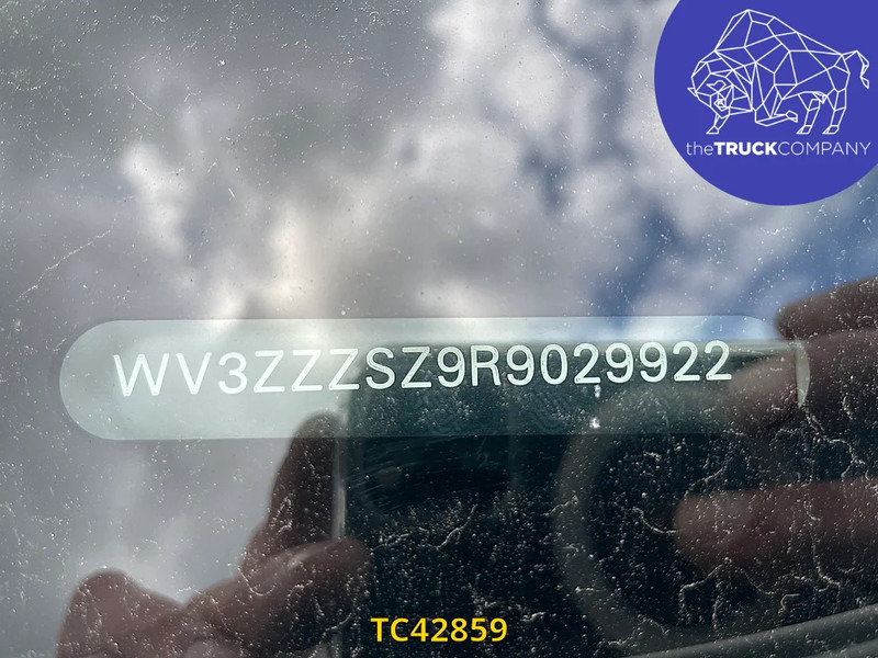 Volkswagen Crafter 2.0 TDI BOX + LIFT - Closed box van: picture 3 Volkswagen Crafter 2.0 TDI BOX + LIFT - Closed box van: picture 3