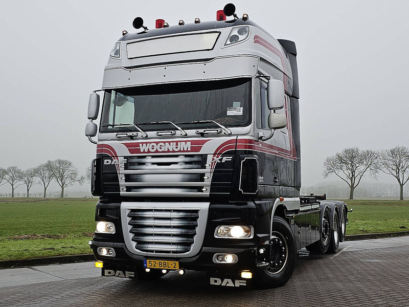 DAF XF 105.460 8X2 FAK SPECIAL ED. - Hook lift truck: picture 1 DAF XF 105.460 8X2 FAK SPECIAL ED. - Hook lift truck: picture 1