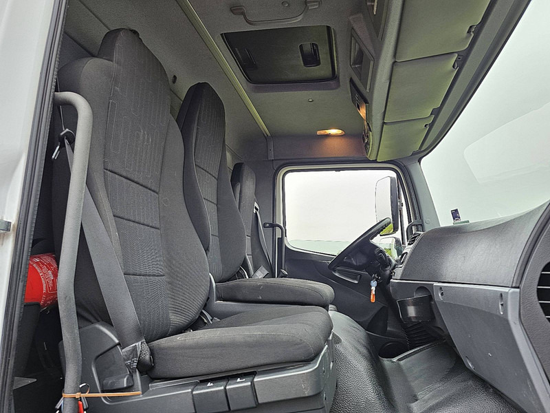 Interior photo 1: Refrigerator truck Mercedes-Benz ATEGO 1224 L