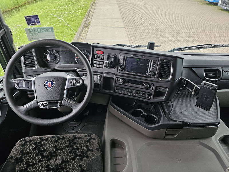 Interior photo 1: Hook lift truck Scania G450 6X2 NB VDL HOOKLIFT