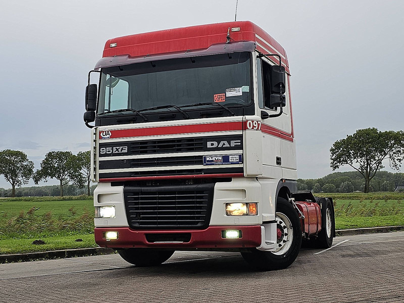 DAF XF 95.380 SPACECAB EURO 2 - Tractor truck: picture 1 DAF XF 95.380 SPACECAB EURO 2 - Tractor truck: picture 1