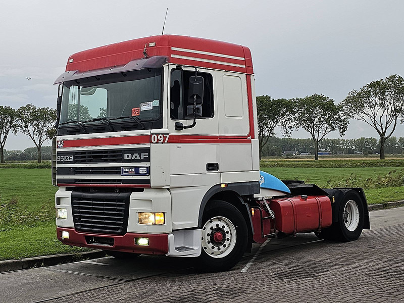 DAF XF 95.380 SPACECAB EURO 2 - Tractor truck: picture 2 DAF XF 95.380 SPACECAB EURO 2 - Tractor truck: picture 2