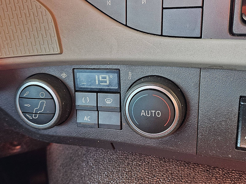 Dropside/ Flatbed truck, Crane truck Volvo FM 460 8X2 HMF 3220 K5: picture 10